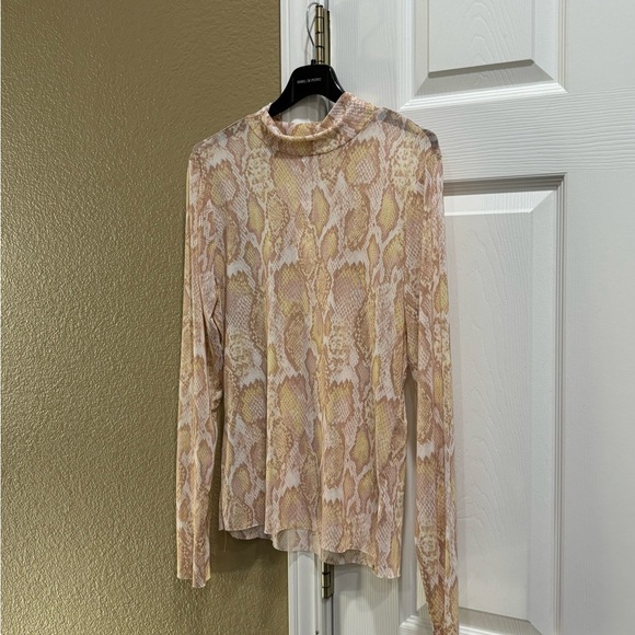 Zoe Mock Neck Mesh Top
AFRM LOS ANGELES - Picture 2 of 4